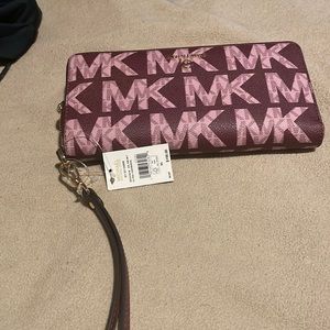 Michael kors wallet original price 200 one of each